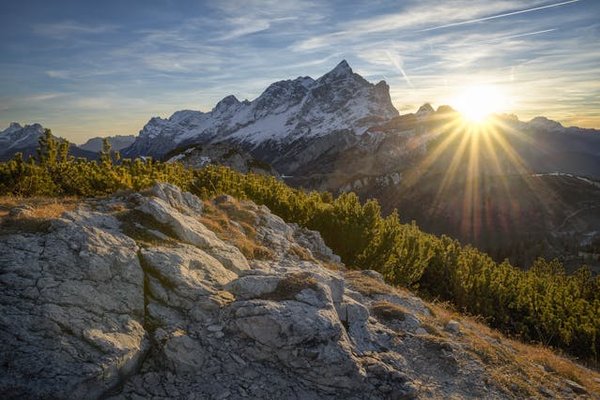 Quels sont les meilleurs sentiers pour une randonnée dans les montagnes du Jura ?